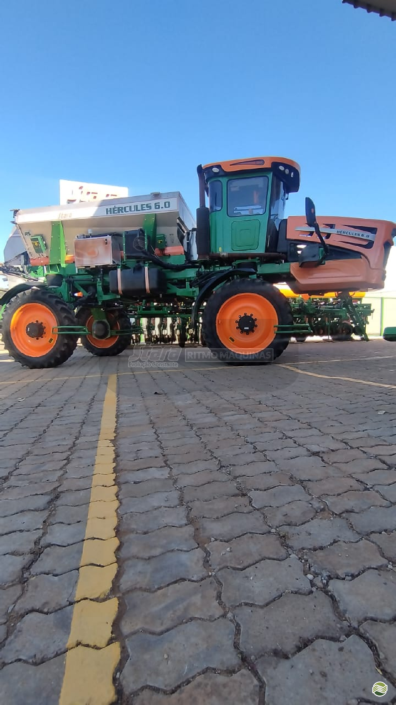 DISTRIBUIDOR AUTOPROPELIDO STARA HERCULES 6.0 Tração 4x4 Ritmo Máquinas e Implementos Agrícolas - Stara CATALAO GOIAS GO
